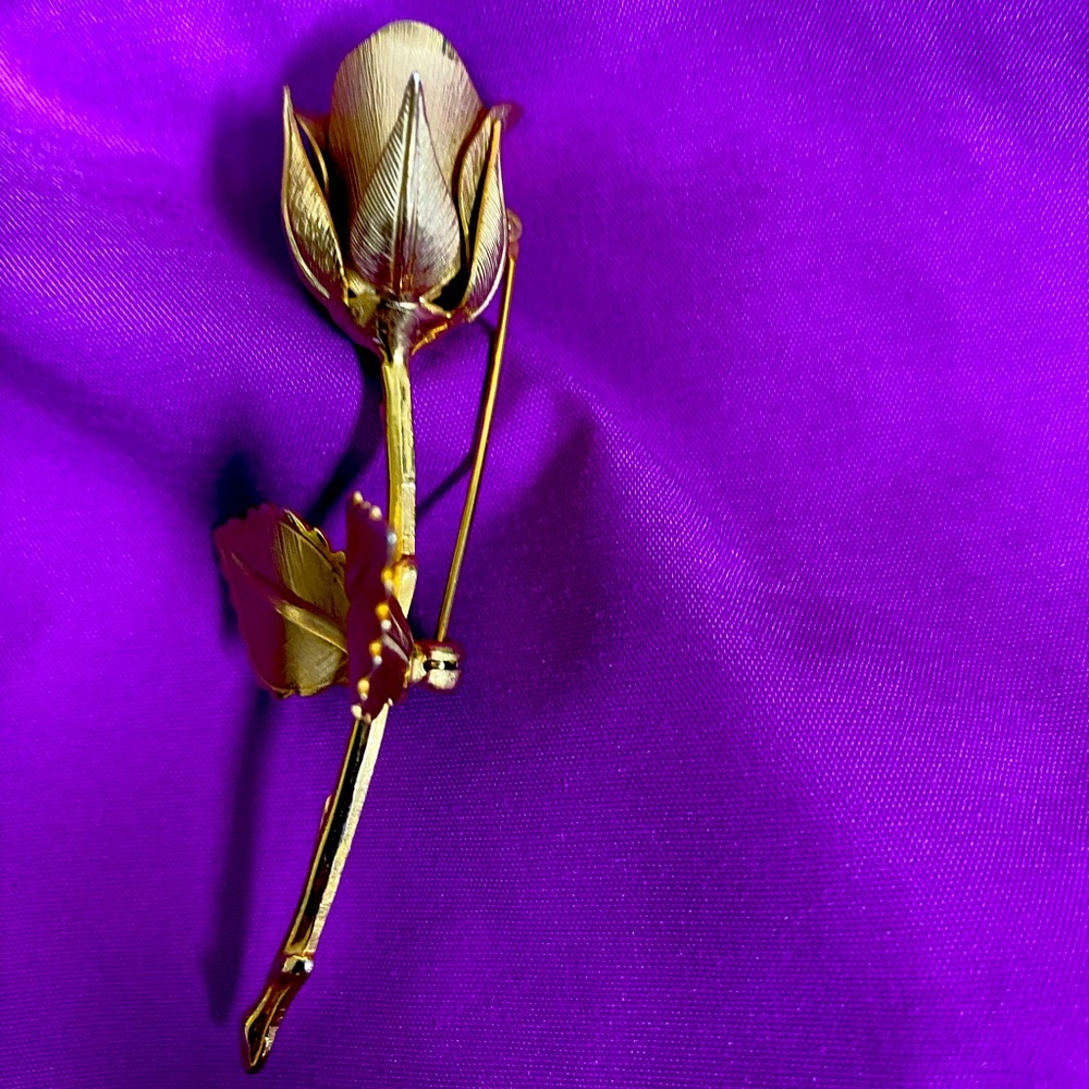 Vintage Giovanni Rose gold pin